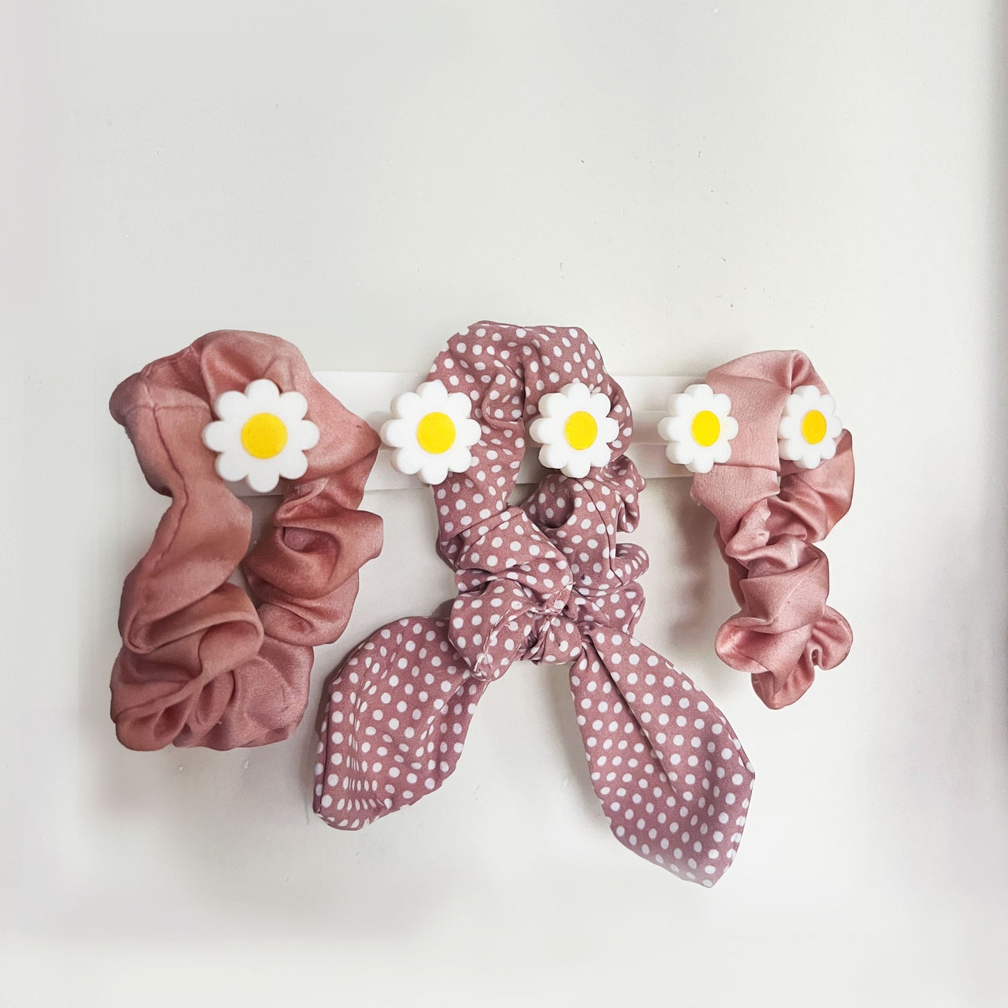 Daisy shaped Scrunchie holder and jewlery display Wall mounted rack